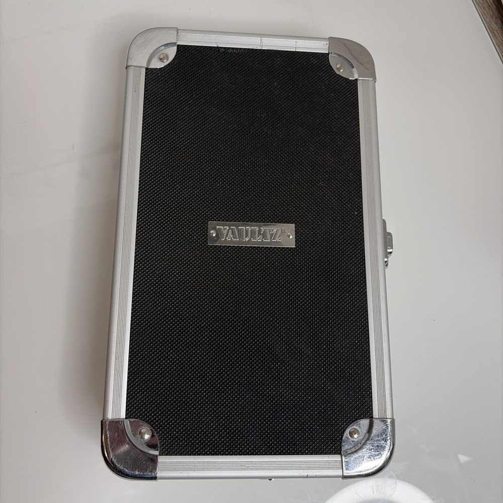 Vaultz CD DVD Case 48 Pocket Chrome Black Disc Holder Binder No Key No Strap